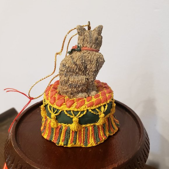 Vintage Silvestri Grey Cat Christmas Ornament Ottoman Pouf Resin 3" Tall - Read - Picture 4 of 11